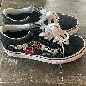 Vans Butterfly Cherry Old Skool floral sneaker  Women’s size 6